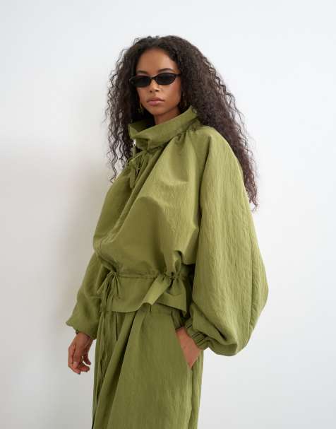 Topshop Kombiteil-Jacke mit Stehkragen und Bindegürtel in Oliv - view 1