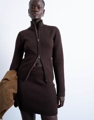 Topshop - Kompakter Strickpullover in Schokobraun mit Stehkragen und durchgehendem Reißverschluss-Brown