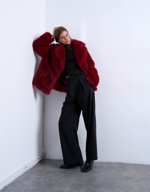 Topshop – Körsbärsröd, kort fuskpälsjacka med knappar, 3 av 4