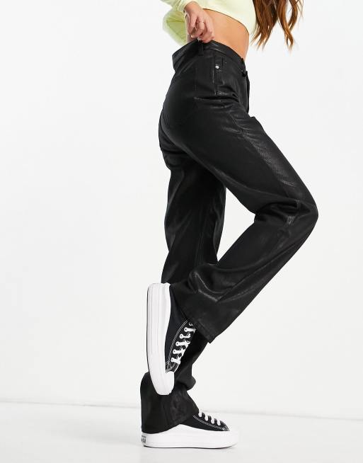 Topshop – Kort – Beschichtete Jeans in Schwarz mit geradem Schnitt, 4 von 4