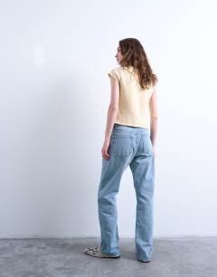 Model wearing Kort high rise straight jean in bleach