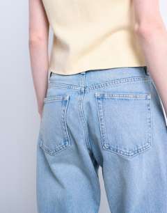 Model wearing Kort high rise straight jean in bleach
