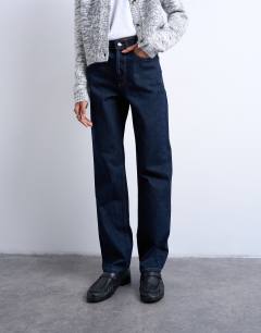 Model wearing Kort high rise straight jean in indigo rinse