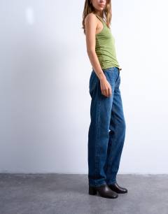 Model wearing Kort high rise straight jean in rich blue