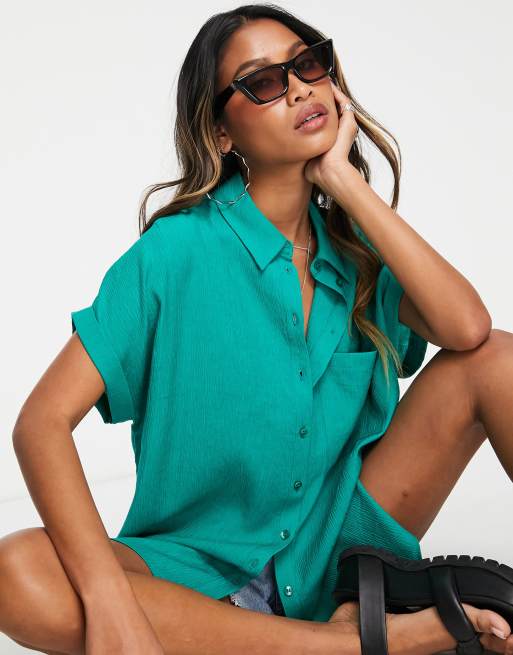 Topshop – Koszula z krótkimi rękawami z gniecionego materiału w morskim kolorze