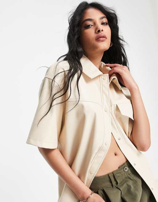 Topshop – Koszula z krótkimi rękawami z imitacji skóry w kolorze złamanej bieli