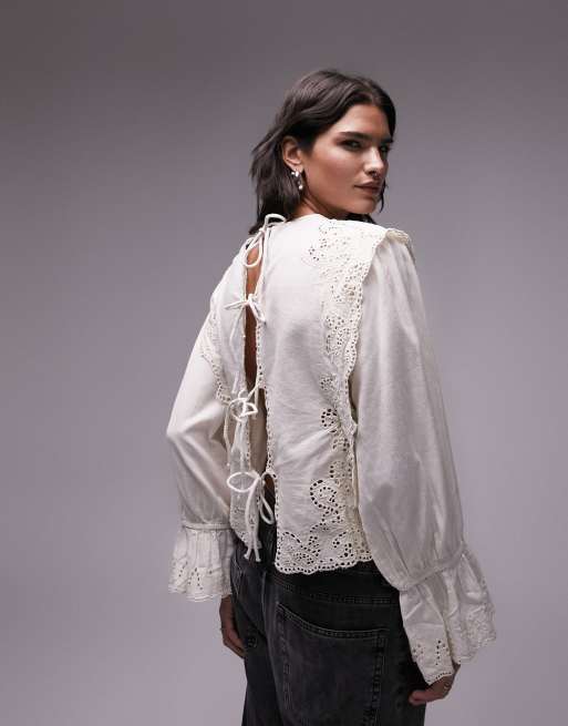 Topshop – Kremowa bluzka z wycinanym wzorem i falbankami