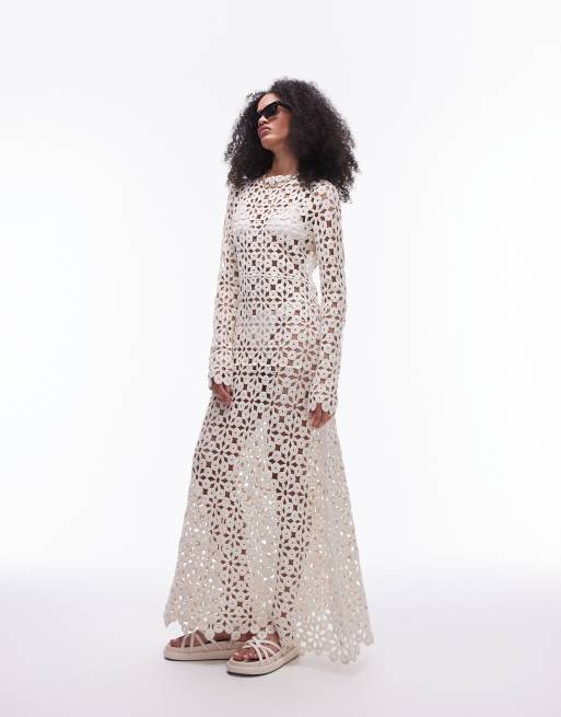 Topshop – Kremowa sukienka maxi z długim rękawem z szydełkowanej dzianiny