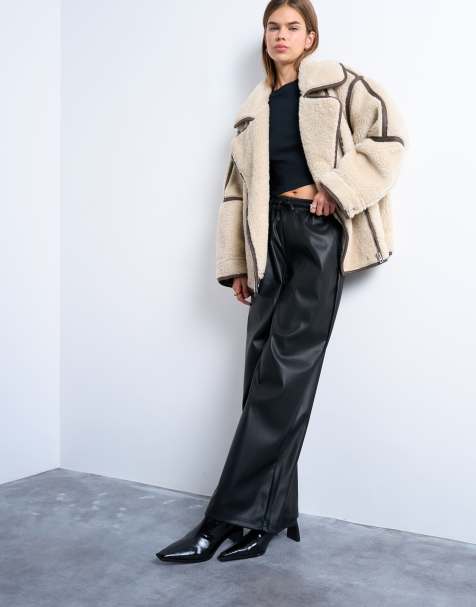 Topshop – Kunstleder-Hose in Schwarz mit geradem Bein und elastischem Bund mit Kordelzug - view 1