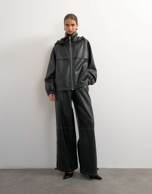 Topshop Kunstleder-Jacke mit Kontrastdetails und Kapuze in Schwarz, 4 von 4