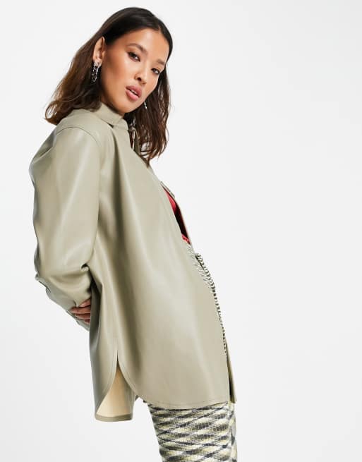 Topshop – Kurtka koszulowa oversize z imitacji skóry w kolorze glinki