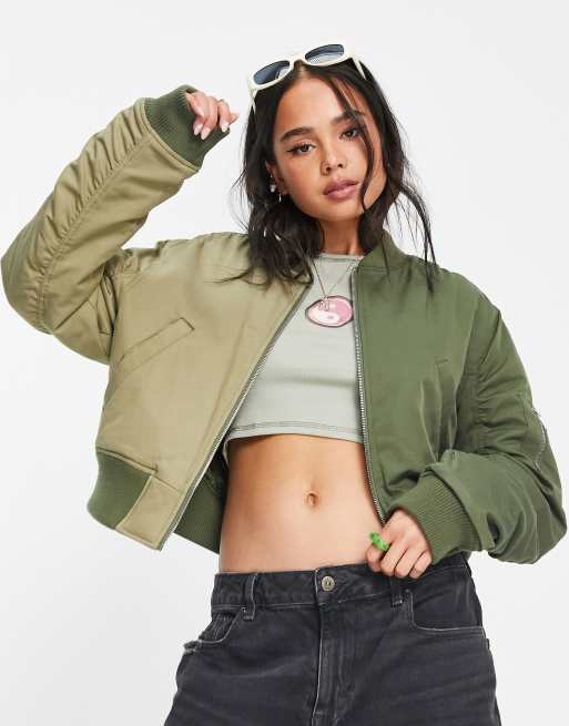 Topshop – Kurz geschnittene Bomberjacke in Khaki mit geteiltem Kontrastdesign