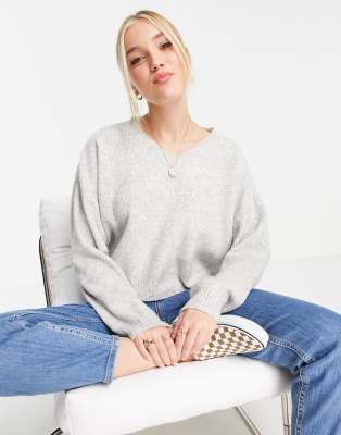 Topshop – Kurz Geschnittener Strickpullover In Grau Mit V-Ausschnitt | ASOS