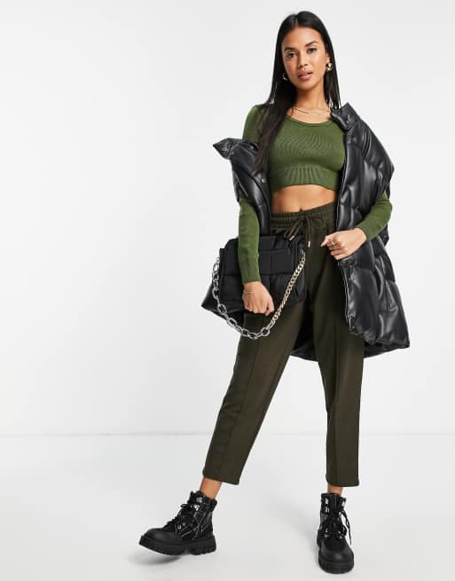 Topshop – Kurz geschnittenes Strickoberteil in Olivgrün mit U-Ausschnitt, 4 von 4