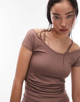 Topshop - Kurzärmliges, doppellagiges Oberteil aus weichem, hochwertigem Material in Taupe-Neutral