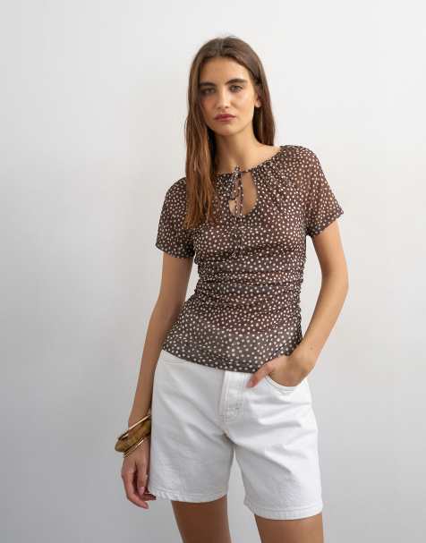 Topshop – Kurzärmliges Oberteil aus Netzstoff in Braun mit Polka Dots und Schlüssellochdetail - view 1