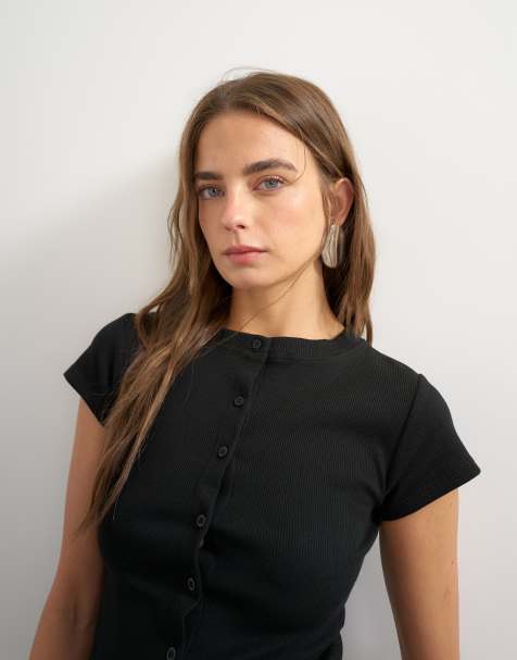 Topshop kurzärmliges Oberteil mit durchgehender Knopfleiste in Schwarz - view 1