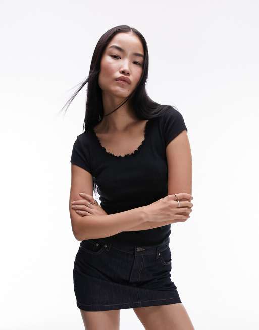 Topshop – Kurzärmliges Pointelle-T-Shirt in Schwarz mit U-Ausschnitt und Kräuselsaum