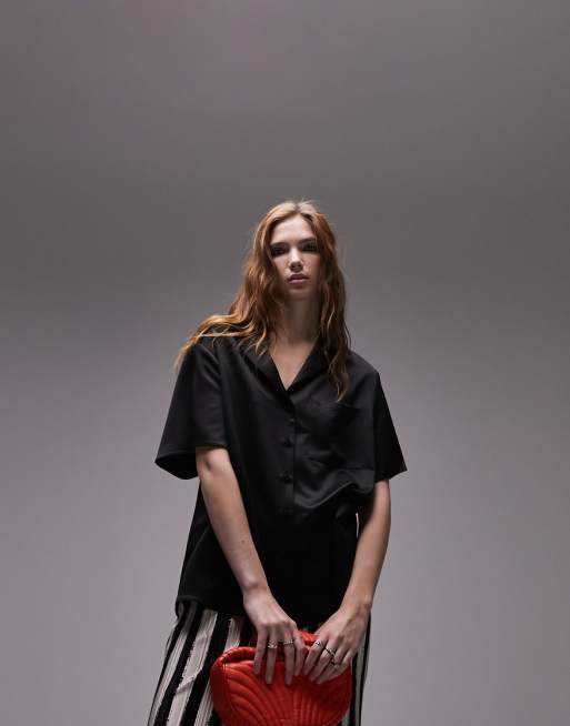 Topshop – Kurzärmliges Satinhemd in Schwarz