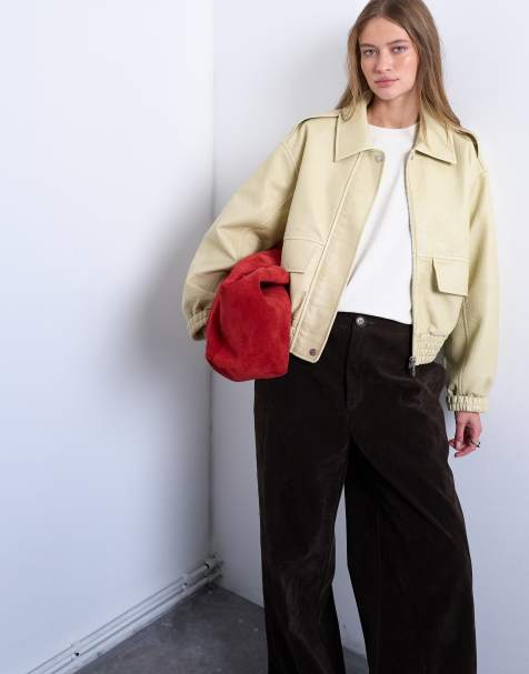 Topshop – Kurze, bauschige Bomberjacke aus Kunstleder in Buttermilch - view 1