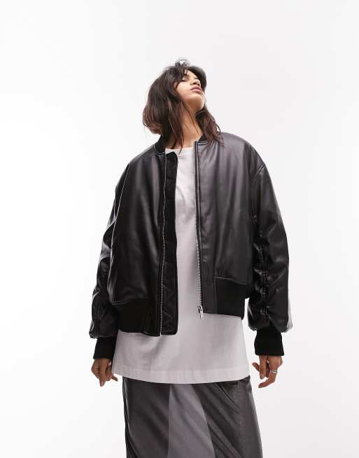 Topshop – Kurze Bomberjacke aus Kunstleder in Schwarz, 2 von 4