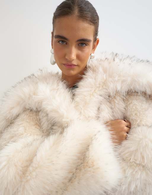 Topshop kurzer Mantel aus Kunstfell in Weiß, 3 von 4