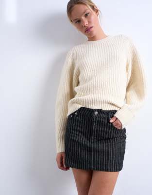 Topshop - Kurzer Volant-Jeansrock in schwarz gestreift