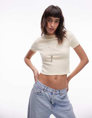 Topshop - Kurzes Alltags-T-Shirt in Buttermilch-Weiß-Gelb