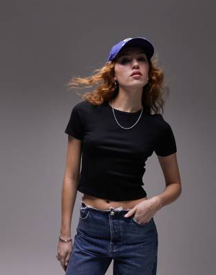 Topshop - Kurzes Alltags-T-Shirt in Schwarz