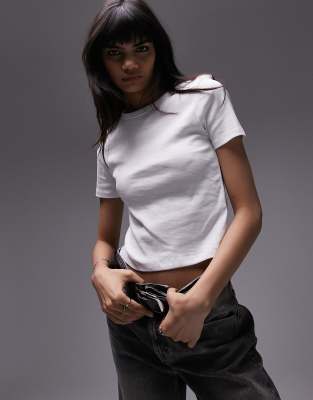 Topshop - Kurzes Alltags-T-Shirt in Weiß