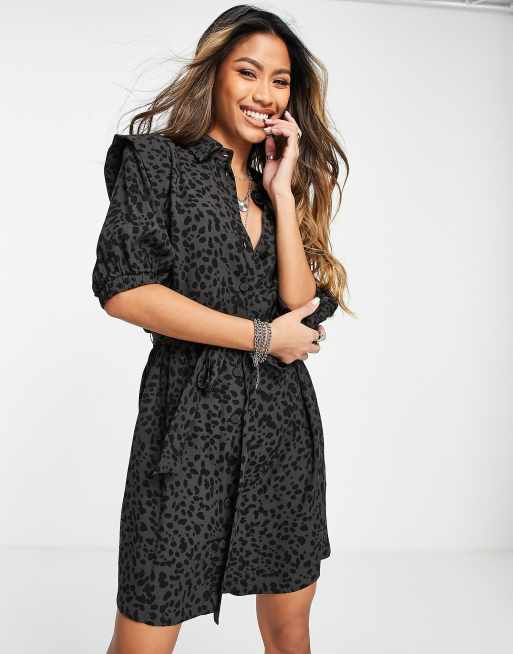 Topshop – Kurzes Hemdkleid in Schwarz mit Tierfellmuster