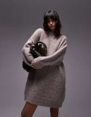 Topshop - Kurzes Oversize-Strickkleid in Hellbeige mit Rundhalsausschnitt und Sichtnaht-Braun