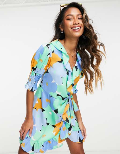 Topshop – Kurzes Wickelkleid mit großem Blumenmuster in Blau