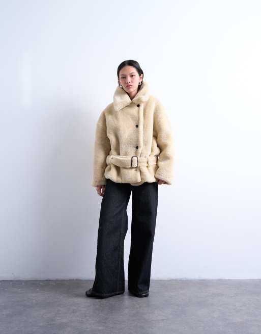 Topshop – Kurzmantel aus Teddystoff in Creme mit Gürtel, 2 von 4