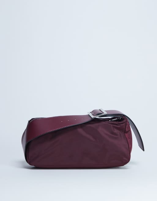 Topshop – Kylie – Bordowa nylonowa torebka crossbody z kontrastowym paskiem