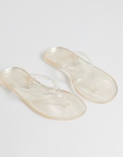 Model wearing Kylie jelly toe thong sandal in clear
