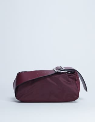 Topshop - Kylie - Umhängetasche aus Nylon in Burgunderrot mit kontrastierendem Riemen