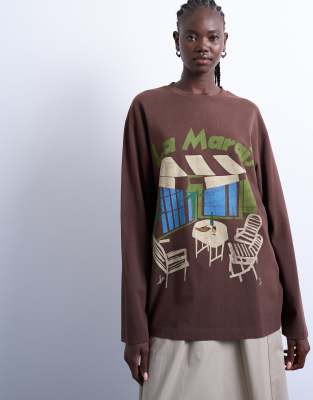 Topshop - La Marais - Skater-T-Shirt in Braun mit Grafik-Brown