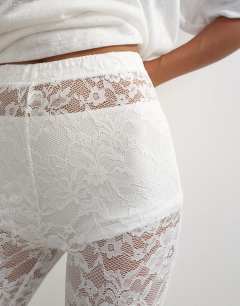 Model wearing Lace capri legging hosiery in ivory