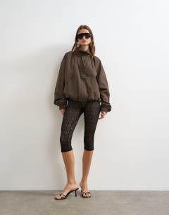 Lace capris in black