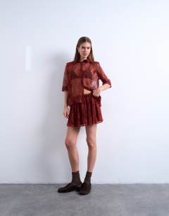 Model wearing Lace co-ord elasticated waist skirt in rust