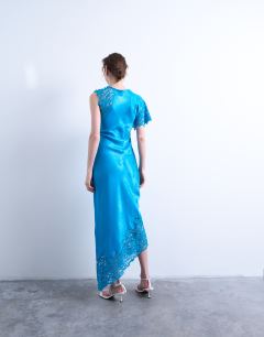 Model wearing Lace insert grown on shoulder midi dress in deep blue