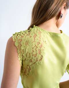 Model wearing Lace insert grown on shoulder midi dress in lime