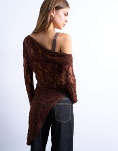 Model wearing Lace off shoulder tunic long sleeve top in chocolate