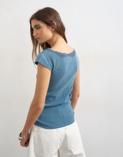 Model wearing Lace trim cap sleeve top in washed navy
