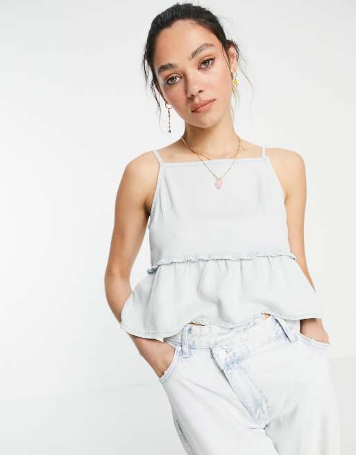 Topshop - Lagdelt cami-top i afbleget denim
