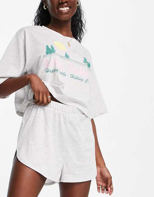 Topshop – Lake Tahoe – Pyjama-Set in Grau meliert mit kastigem T-Shirt und Shorts