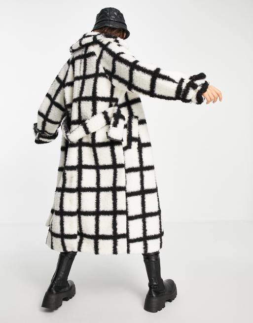 Topshop – Lang geschnittener, karierter Mantel aus Teddyfell in Schwarz-Weiß, 2 von 4