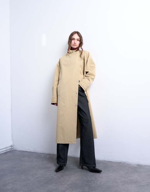 Topshop - Lang, oversized og beige trenchcoat med kontrastkrave og spændedetalje
