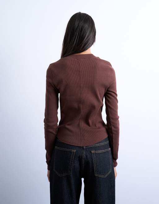 Topshop – Langärmliges, geripptes Oberteil in Schokobraun mit abgerundetem Saum, 3 von 4